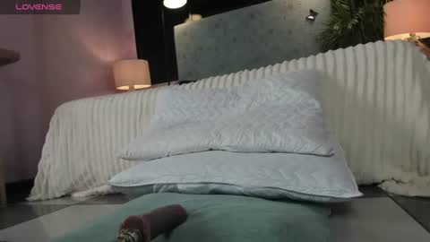 JESSI AND NAOMI online show from July 2026 02:57:02 AM