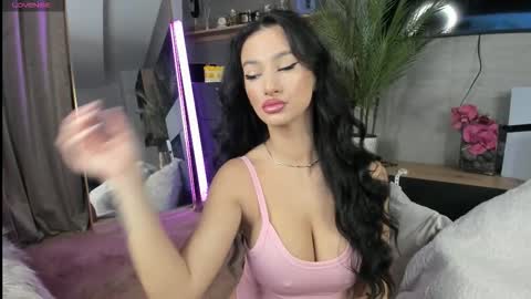 Jess online show from November 2025 04:44:02 AM