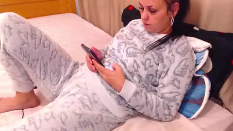 Snapshot of jessiestar3 chatting on April 2026 06:09:01 AM jessiestar3 online show from April 2026 06:09:01 AM