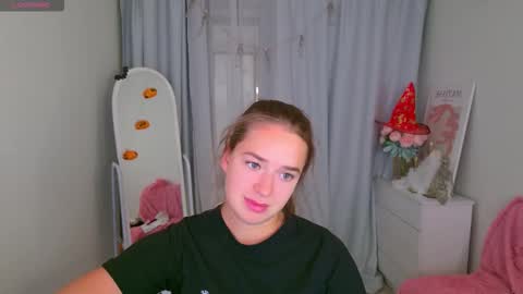 Snapshot of jessiestarz chatting on October 2025 02:02:01 PM Jessi online show from October 2025 02:02:01 PM