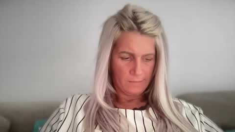 Jessye online show from September 2025 10:37:01 AM