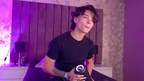 Jessy online show from June 2026 07:59:01 PM