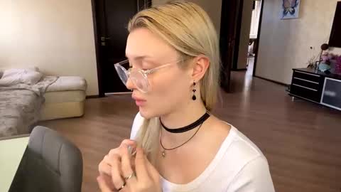 I am Gina ntmu Lets hit 10 Thumbs Up together online show from March 2026 10:41:01 AM