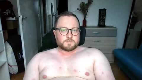 jeuneloup92 online show from October 2025 04:42:01 PM