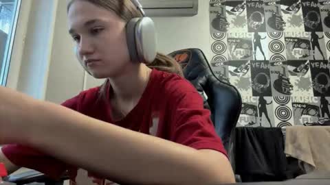 Helgi online show from December 2025 12:25:01 PM