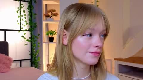 Gwen online show from March 2026 08:15:01 PM