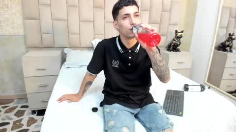 jhoanleandro online show from October 2025 10:10:01 PM