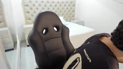 jhoanleandro online show from November 2025 04:59:01 AM