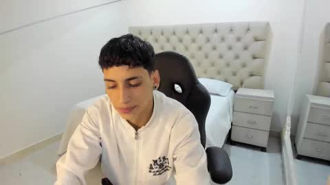 jhoanleandro online show from November 2025 04:44:02 AM