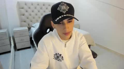 jhoanleandro online show from November 2025 05:11:01 AM