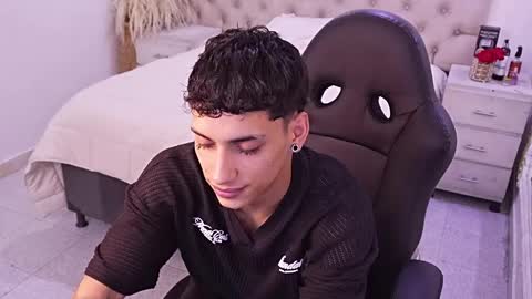 jhoanleandro online show from April 2026 04:35:01 AM