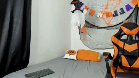 jhosep_hamilton online show from October 2025 06:43:01 PM