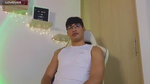 Snapshot of jimmy_leeh_ chatting on January 2025 10:15:02 PM Jimmy Leeh online show from January 2025 10:15:02 PM