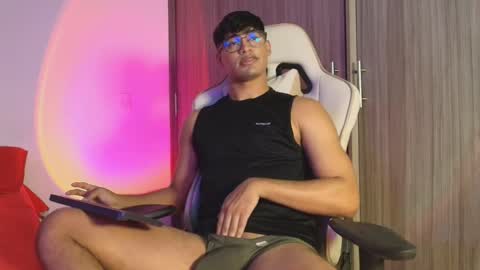 Snapshot of jimmy_leeh_ chatting on October 2025 10:30:01 PM Jimmy Leeh online show from October 2025 10:30:01 PM