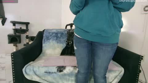 Nicole  Allen online show from December 2024 01:00:02 AM