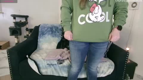 Nicole  Allen online show from December 2024 03:47:02 AM