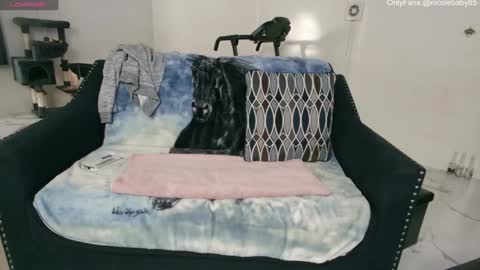 Nicole  Allen online show from January 2025 01:27:02 AM