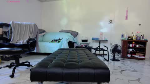 Nicole  Allen online show from September 2025 07:47:01 PM