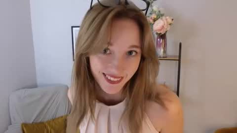 Snapshot of joan_huff chatting on October 2025 09:07:02 AM Mia online show from October 2025 09:07:02 AM