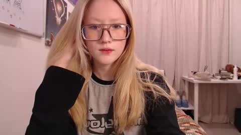 joan_kiss online show from October 2025 03:20:02 AM