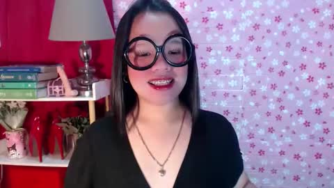 Joana online show from November 2025 07:52:02 PM