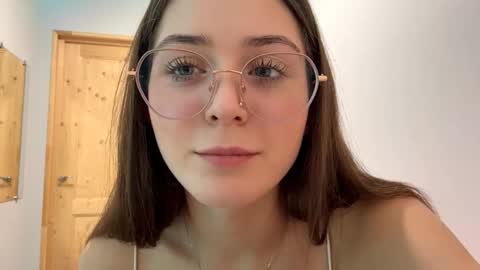 Adel online show from November 2025 11:03:01 PM