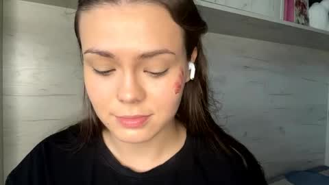 Mila online show from April 2026 10:28:01 AM