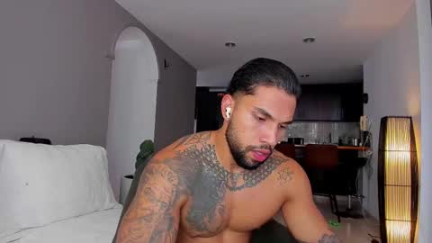 joe_esthetic online show from October 2025 09:01:01 PM