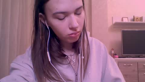 Jennifer online show from March 2026 06:02:02 PM