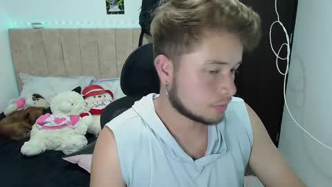 Snapshot of johanleonsweetboy chatting on January 2025 11:55:01 PM JOHAN independient model online show from January 2025 11:55:01 PM