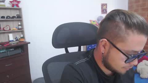 Snapshot of johanleonsweetboy chatting on June 2026 02:33:01 PM JOHAN independient model online show from June 2026 02:33:01 PM