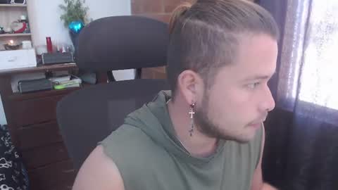 Snapshot of johanleonsweetboy chatting on June 2026 04:05:02 PM JOHAN independient model online show from June 2026 04:05:02 PM