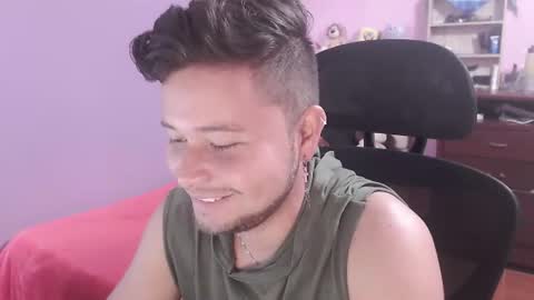 Snapshot of johanleonsweetboy chatting on July 2026 03:43:02 PM JOHAN independient model online show from July 2026 03:43:02 PM