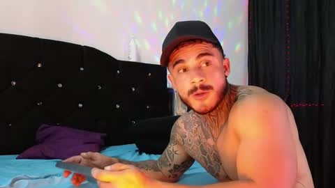 Snapshot of john_and_louis chatting on December 2024 05:15:02 PM John online show from December 2024 05:15:02 PM