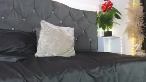 Snapshot of john_and_louis chatting on July 2026 12:09:02 PM John online show from July 2026 12:09:02 PM