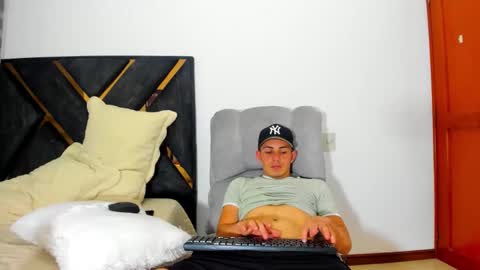 john_hot690 online show from April 2026 04:46:01 AM