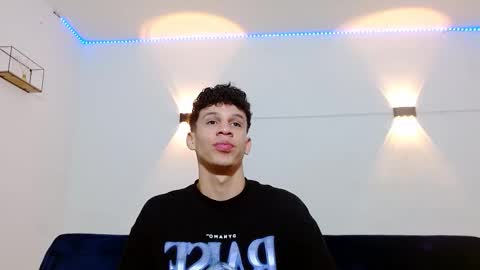 john_ssnow29 online show from October 2025 11:11:01 AM