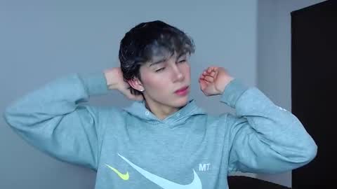 John Vichenso online show from November 2025 09:47:01 PM