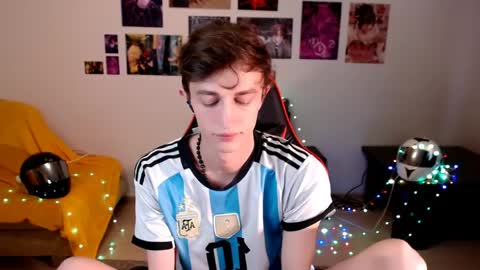 Snapshot of john_winx chatting on April 2026 02:03:01 PM john_winx online show from April 2026 02:03:01 PM