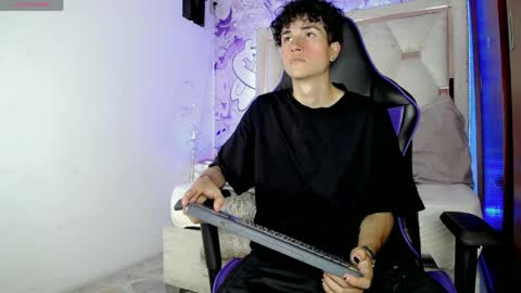 johnny_cagee online show from April 2026 04:07:01 AM