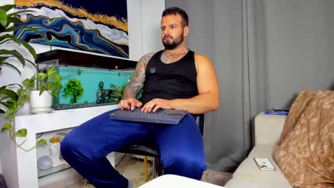 Snapshot of johnnygrayson_ chatting on February 2025 11:46:02 PM JOHNNY online show from February 2025 11:46:02 PM