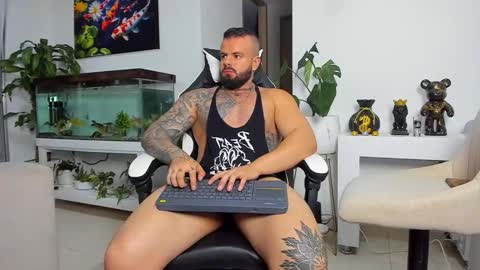 Snapshot of johnnygrayson_ chatting on September 2025 12:22:02 AM JOHNNY online show from September 2025 12:22:02 AM