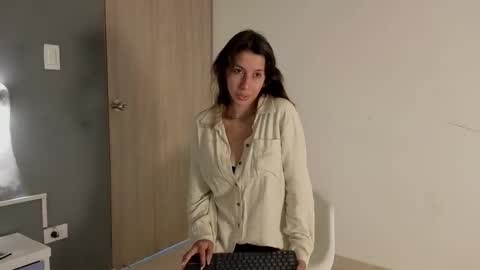 jolie_lov online show from October 2025 01:08:02 PM