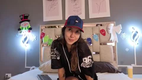 jolie_lov online show from December 2025 01:17:01 PM