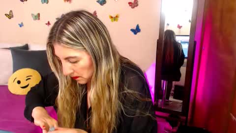 Jolie Mature online show from November 2025 08:41:02 PM