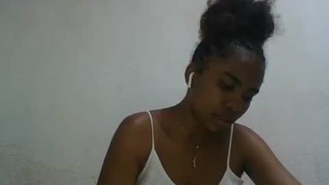 joliedonnue online show from December 2025 03:17:01 PM