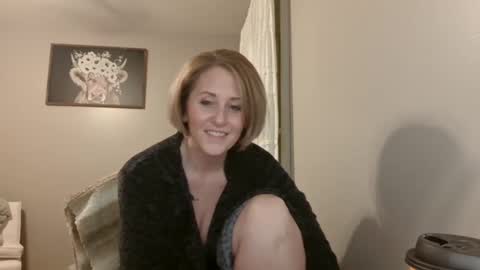 Snapshot of joliexx41 chatting on February 2025 02:44:02 AM Jolie online show from February 2025 02:44:02 AM