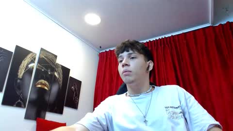Snapshot of jonathan_moreau chatting on December 2024 12:00:01 PM Jonathan online show from December 2024 12:00:01 PM