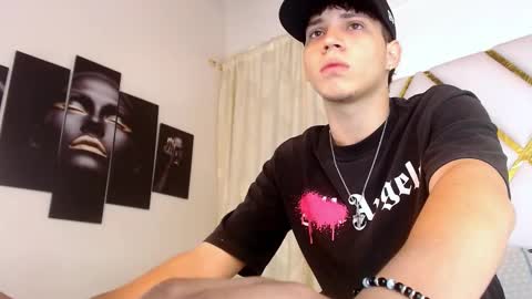 Snapshot of jonathan_moreau chatting on December 2024 11:57:02 AM Jonathan online show from December 2024 11:57:02 AM