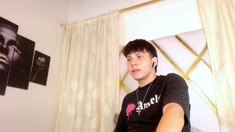 Snapshot of jonathan_moreau chatting on December 2024 03:02:02 PM Jonathan online show from December 2024 03:02:02 PM